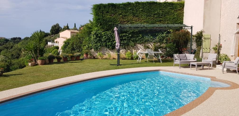 Studio-Mezzanine Dans Villa Cagnes-sur-Mer Exterior photo